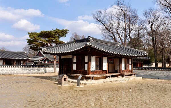 전라도 전주 한옥마을 내부 한 전통가옥 모습
