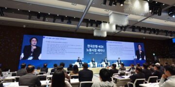한국은행과 KDI, 각 분야 전문가가 한자리에 모여 노동시장 구조에 대해 토론하는 자리를 가졌다.